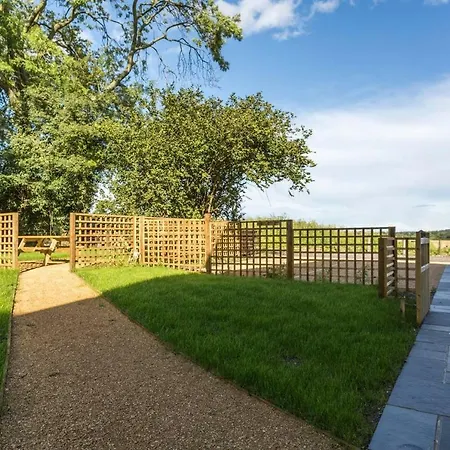 Oak & Hazel, Heath Row Barn Apartment Overton  Exterior photo